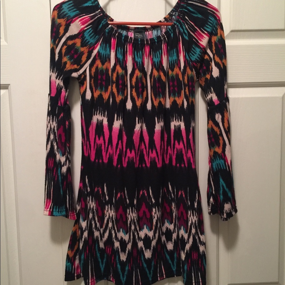 Win Win Bell Sleeve Tunic Size s/m